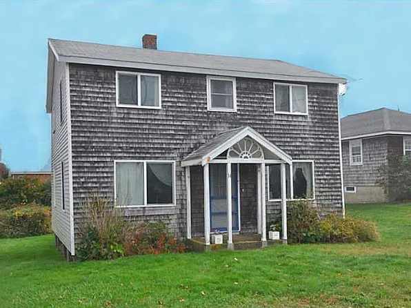 14 Stanton Ave, Narragansett, RI 02882