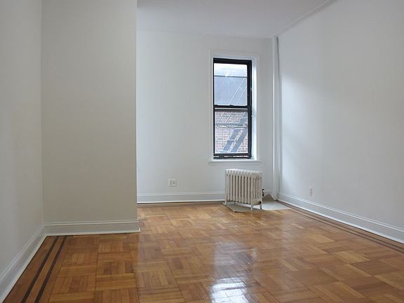 5th image of 11937 Metropolitan Ave APT 4M