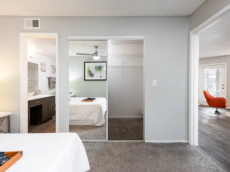 Boulevard at 4201 Apartments — Photo 17