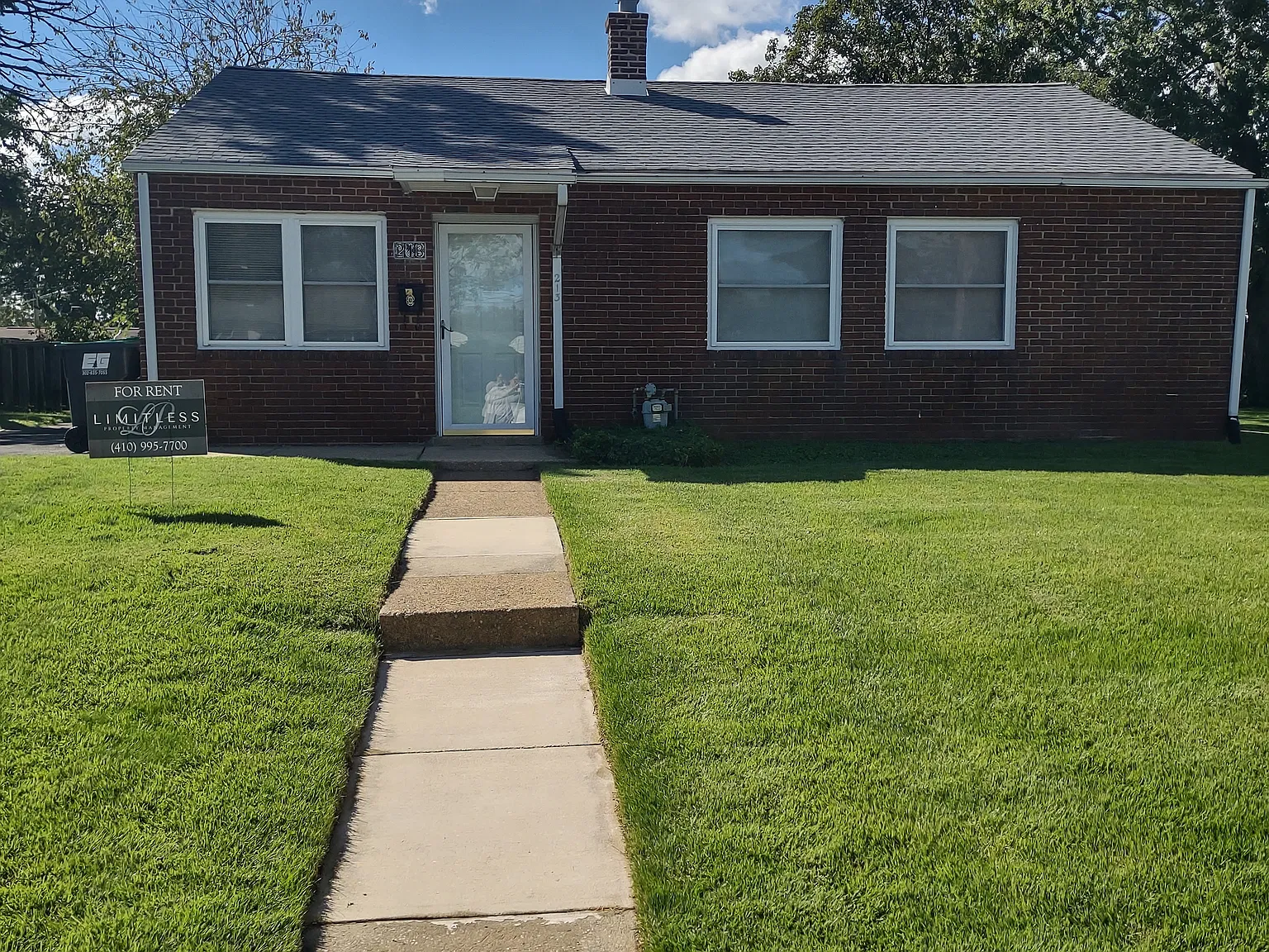 3 bed, 975 sqft, $1,795 — Photo 1