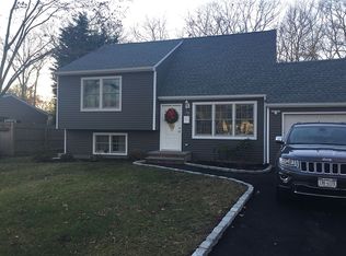 72 Circuit Rd, Bellport, NY 11713