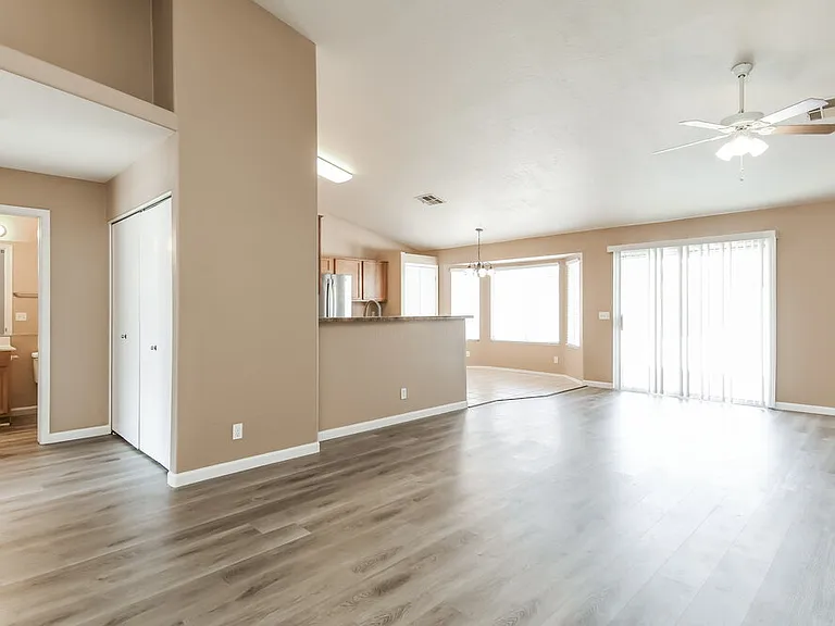 527 N Bailey Cir — Photo 5