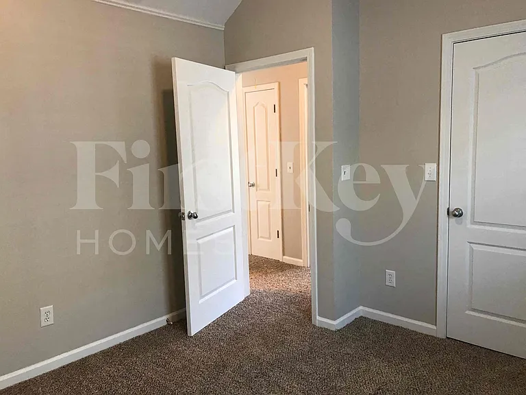 2018 Village Ln — Photo 17