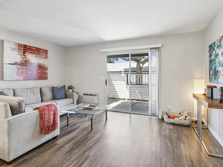 Terra House Apartments — Photo 15
