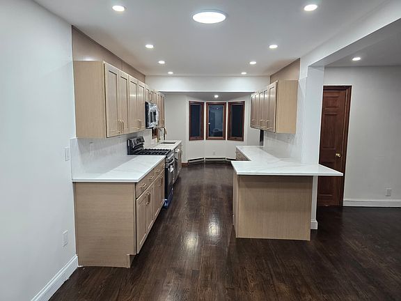 5th image of 818 Maple Ave #1