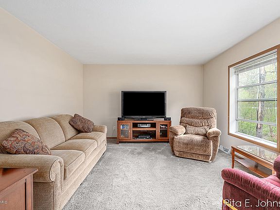3rd image of 4495 Coit Ave NE