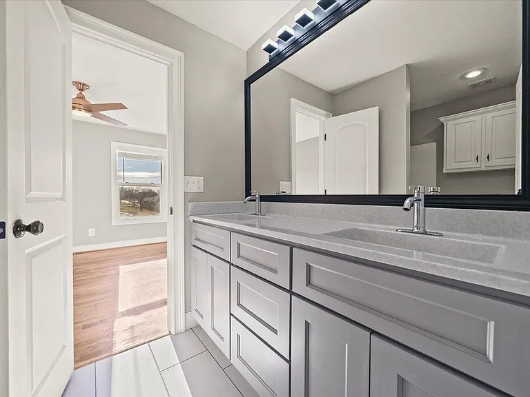 604 Canyon Dr — Photo 16