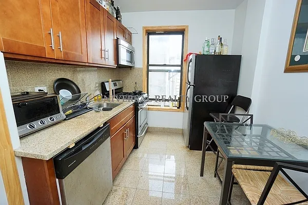 Rented by Universal Realty Group | media 1