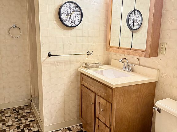 5th image of 307 Pleasantview Dr
