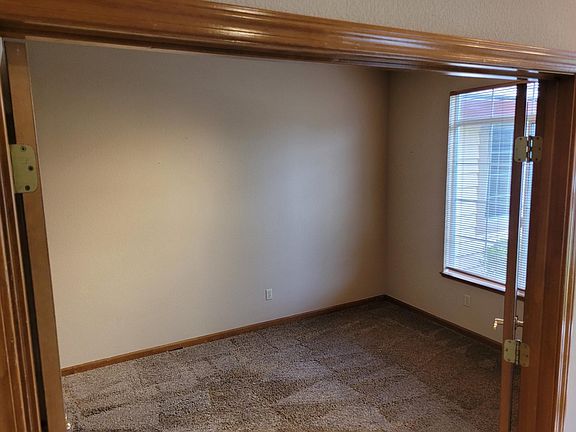 4th image of 5942 Blackstone Dr