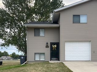 1064A Custer Dr, Washburn, ND 58577