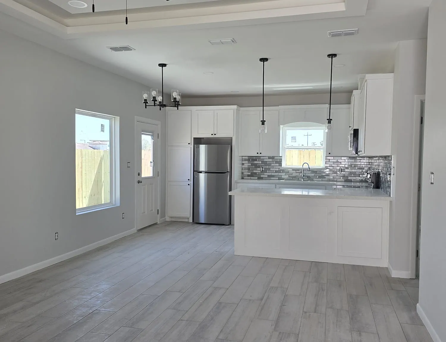 3 bed, 1102 sqft, $1,295 — Photo 2