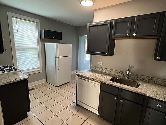 3rd image of 7321 S Kenwood Ave #1