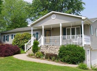 1545 Hocking Rd, Little Hocking, OH 45742