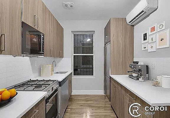 3rd image of 1661 Sterling Pl #2A