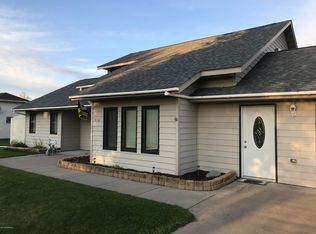 216 Dogwood Dr, Warroad, MN 56763