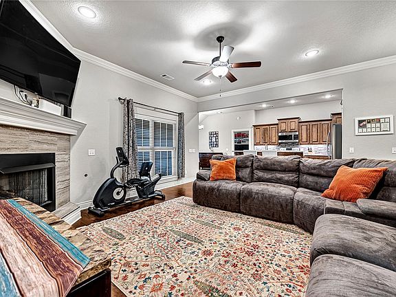 2nd image of 991 Bob Glen Cir