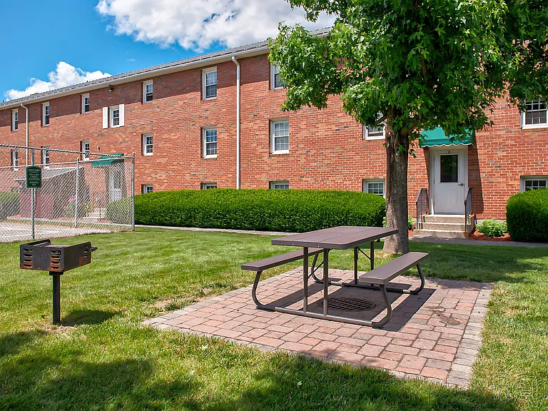 Ashley Arms Apartments — Photo 15