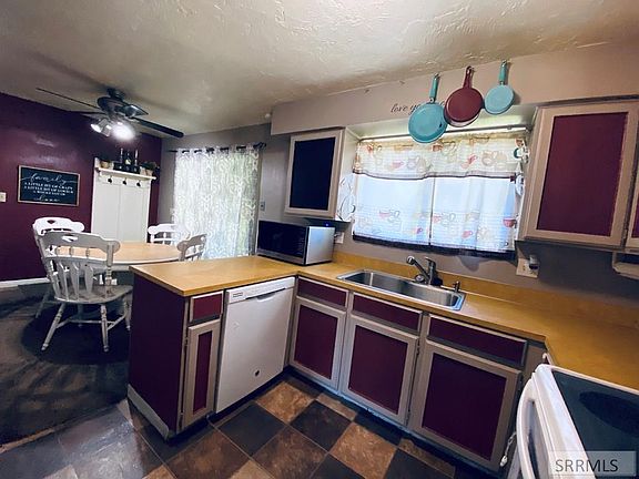 5th image of 665 N Butterfly Dr