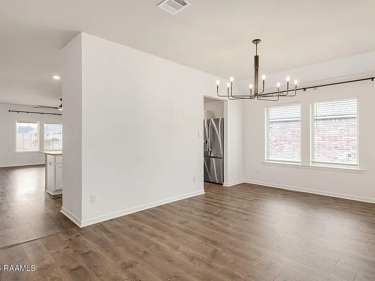 619 Griffiths Ct — Photo 14