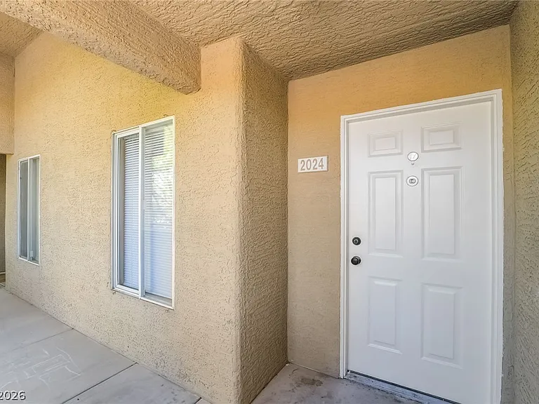 8070 W Russell Rd #2024 — Photo 3