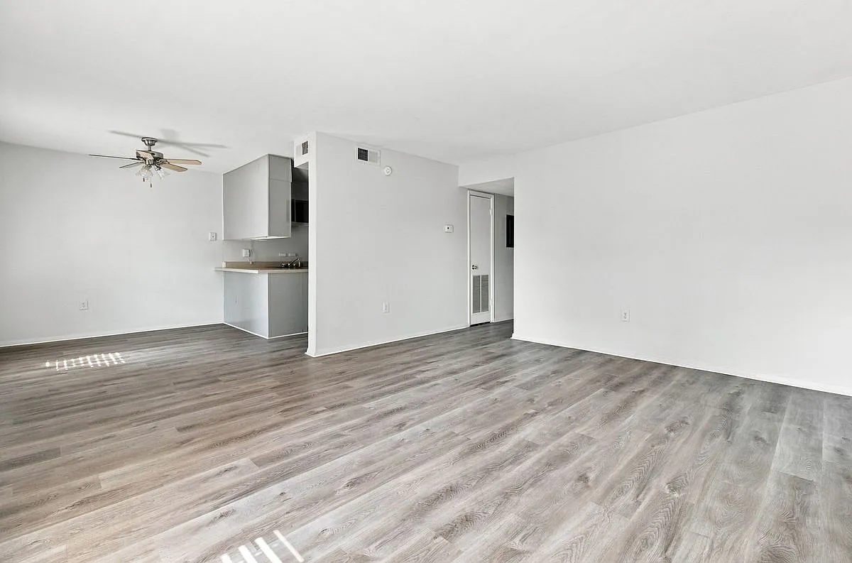 2 bed, 2.0 bath, 950 sqft, $1,100 — Photo 2