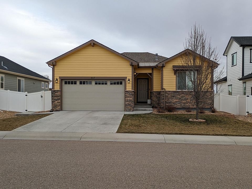 1st image of 807 Shirttail Peak Dr