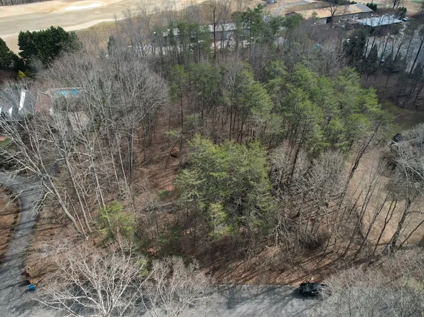 3924 Deer Run Dr NE, Conover, NC 28613