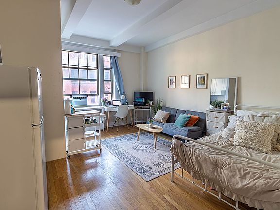 2nd image of 170 W 74th St APT 303