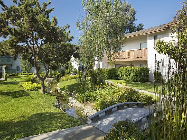 Pacific Oaks — Photo 19
