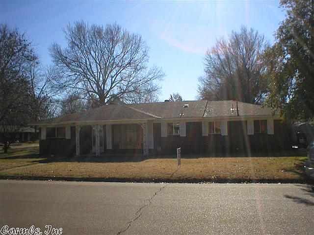1st image of 129 E Cloverdale Dr