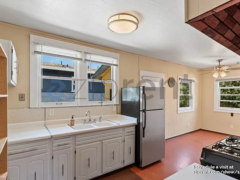 1336 Parker St — Photo 9