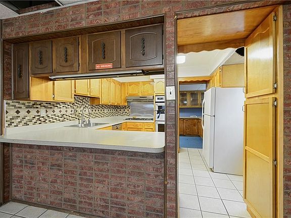 5th image of 605 Wagner St