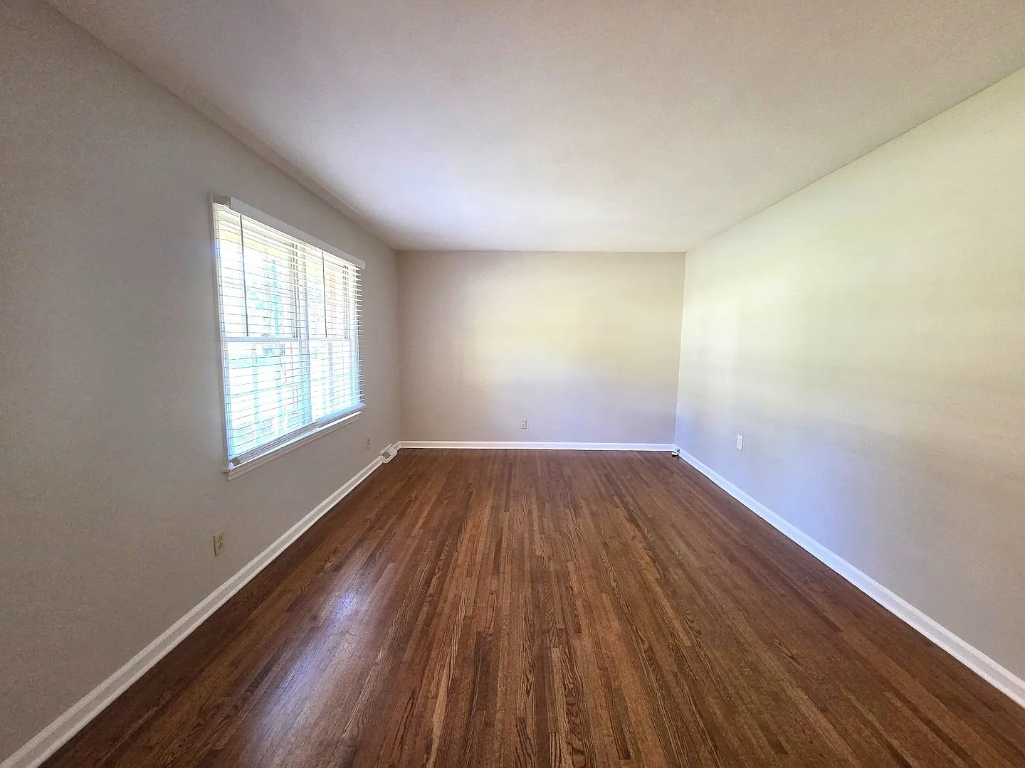 Large Brick Ranch with Private Fenced Yard in East Charlotte — Photo 2