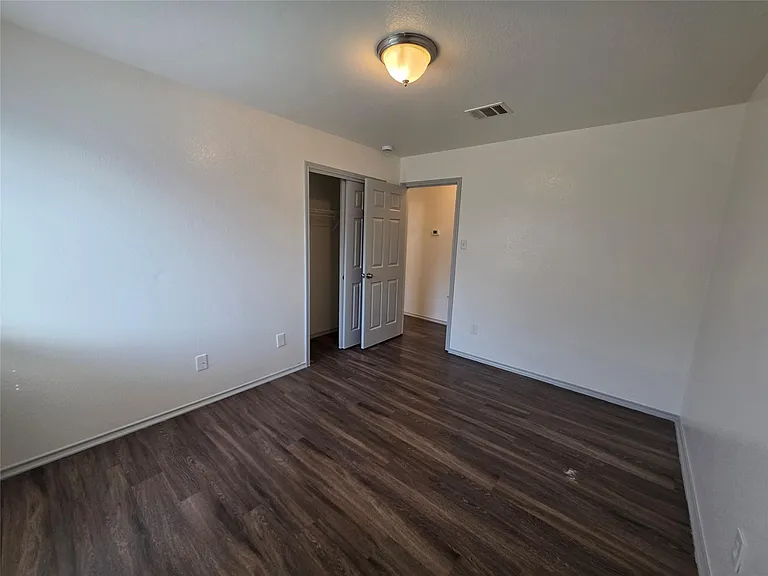 319 Riverwalk Dr — Photo 16