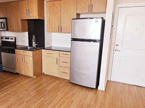 4th image of 5696 Kingsbury Ave #405