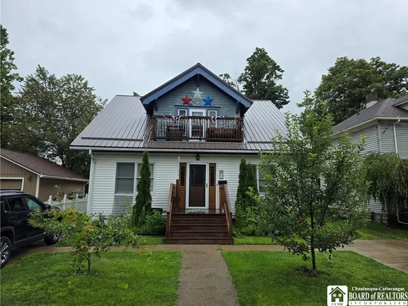 67 Elm St, Westfield, NY 14787