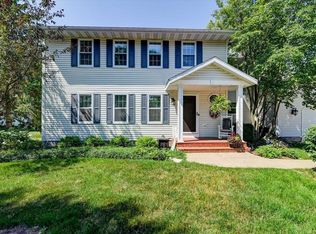 1092 Lori Ln, Sun Prairie, WI 53590