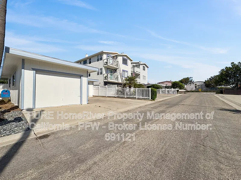 2 bed, 1.0 bath, 800 sqft, $3,395 — Photo 2