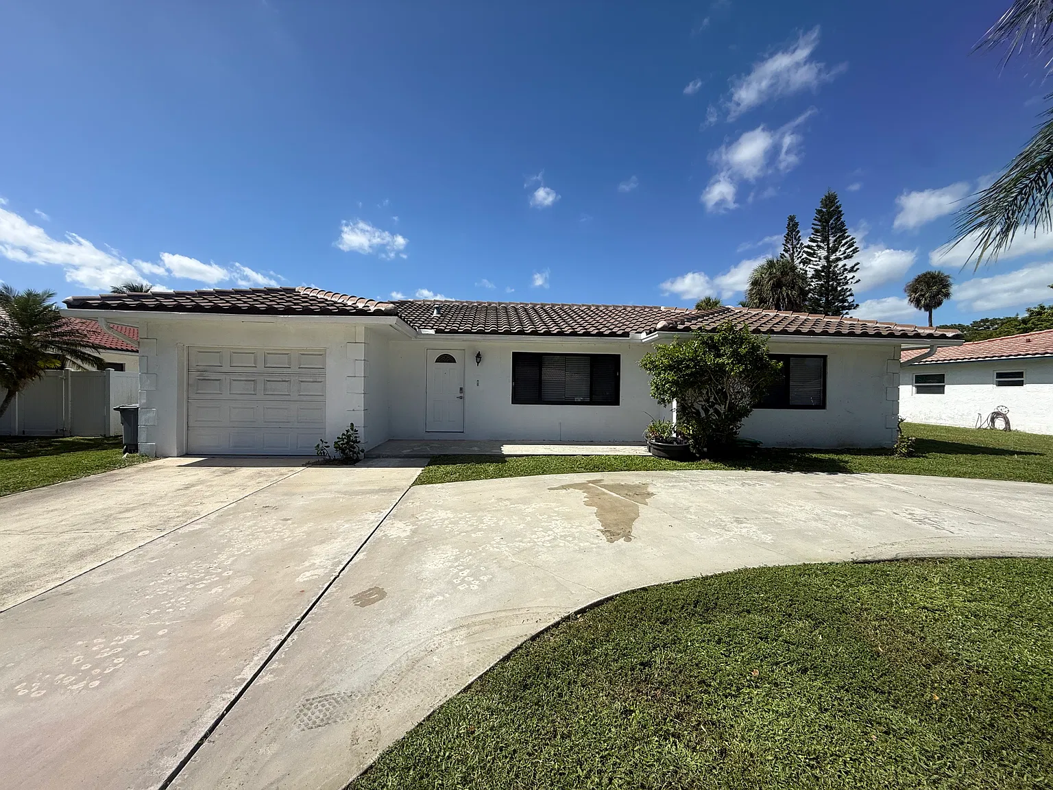 3 bed, 1184 sqft, $3,850 — Photo 1