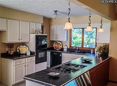 3rd image of 2434 Park Ct