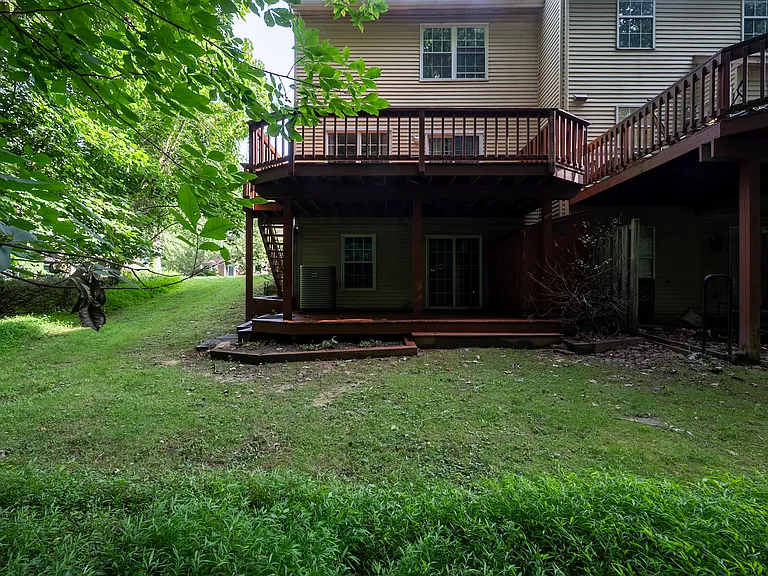 8031 Green Valley Ln — Photo 42