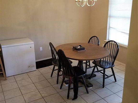 4th image of 1827 Pinecrest St