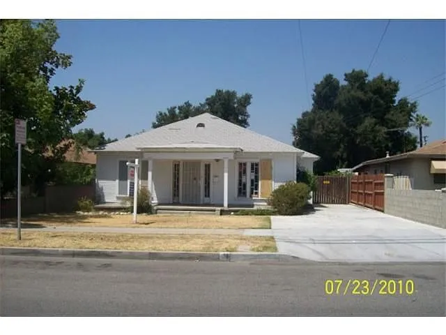 615 N Pasadena Ave photo 1