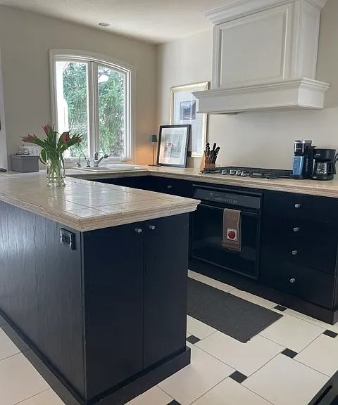1917 Greenfield Ln SW — Photo 2