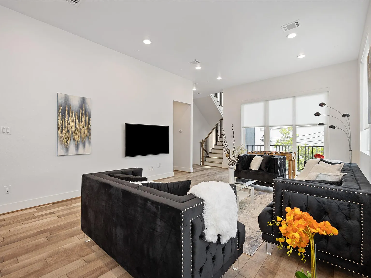 3 bed, 3.5 bath, 2036 sqft, $3,250 — Photo 1