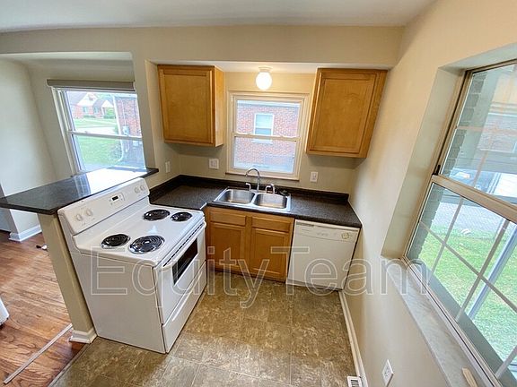 3rd image of 7921 Cherrywood Ct