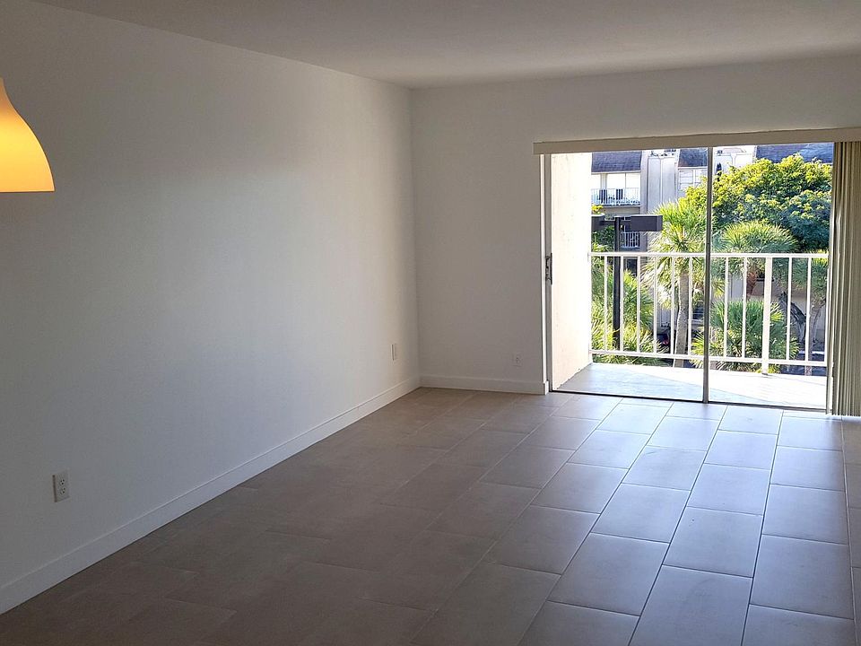 running balcony from the living room to the bedroom