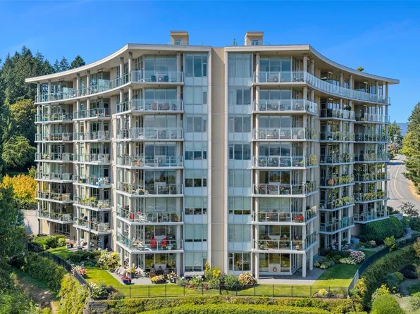 5388 Hill Rise Ter #103, Saanich, BC V8Y 3K3