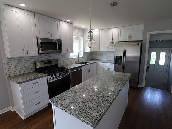 3rd image of 8460 N Oleander Ave